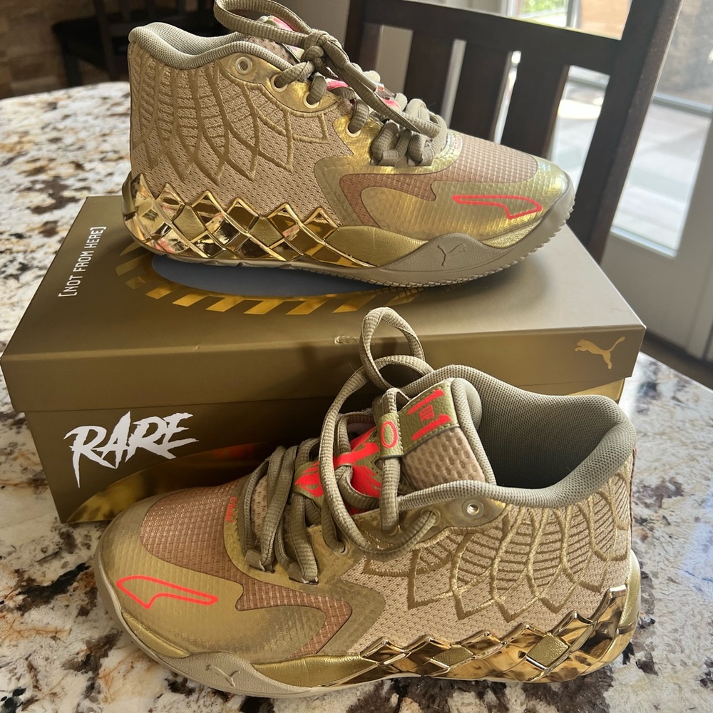 MB.01 Golden Child JR size 4